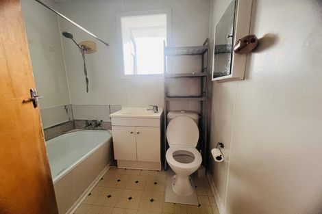 Photo of property in 1b Barron Drive, Green Bay, Auckland, 0604