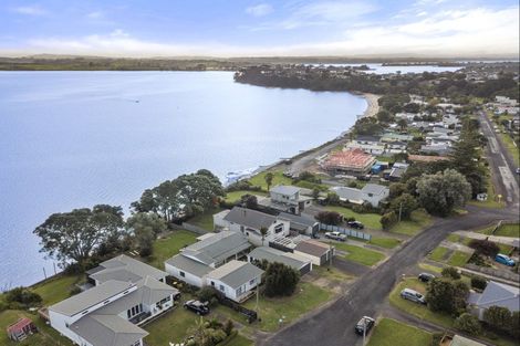 Photo of property in 8 First Avenue, Glenbrook, 2681