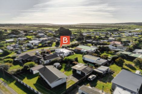 Photo of property in 9 Koura Street, Tangimoana, 4822