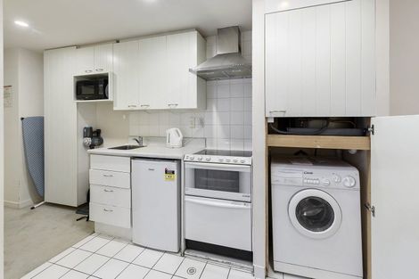 Photo of property in Terrace Heights Apartments, 2e/163 The Terrace, Wellington Central, Wellington, 6011