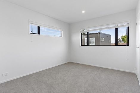 Photo of property in 2 Stokes Avenue, Te Atatu Peninsula, Auckland, 0610