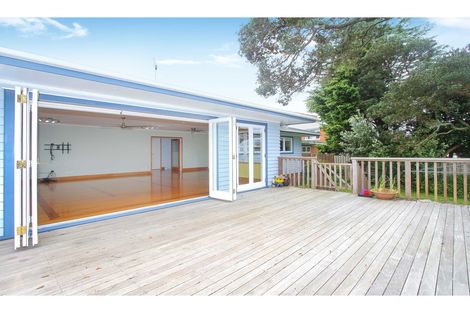 Photo of property in 24 Howard Road, Northcote, Auckland, 0627