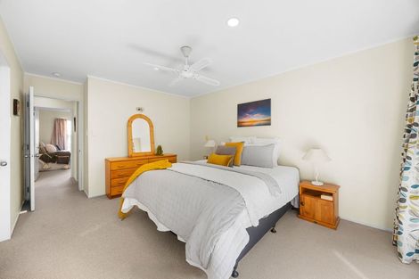 Photo of property in 2/12 Pat O'connor Place, Manurewa, Auckland, 2105