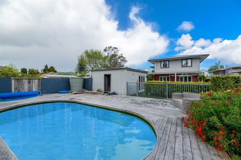 Photo of property in 19 Yeovil Road, Te Atatu Peninsula, Auckland, 0610