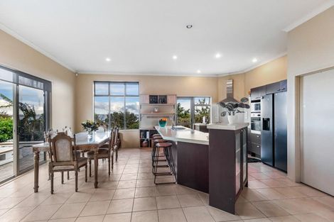 Photo of property in 67 Harbour View Road, Te Atatu Peninsula, Auckland, 0610