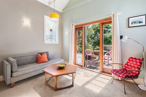 Photo of property in 15 Upper Bourke Street, Kilbirnie, Wellington, 6022