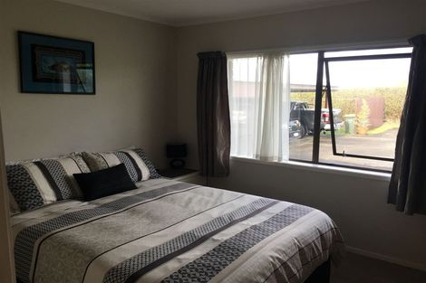 Photo of property in 679 Waitakere Road, Kumeu, 0891