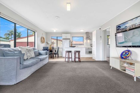 Photo of property in 8a Novelle Grove, Papamoa Beach, Papamoa, 3118