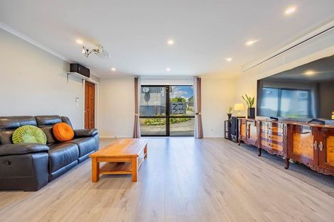 Photo of property in 52 Hobart Crescent, Wattle Downs, Auckland, 2103