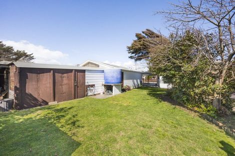 Photo of property in 9 Chrystal Street, Foxton Beach, Foxton, 4815