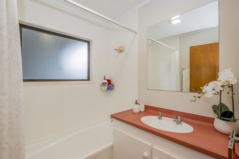 Photo of property in 4 Gates Road, Waikanae Beach, Waikanae, 5036