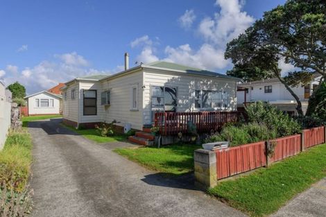 Photo of property in 20 The Esplanade, Eastern Beach, Auckland, 2012