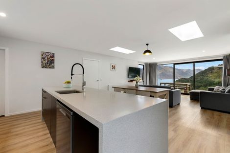 Photo of property in 15a Mackinnon Terrace, Sunshine Bay, Queenstown, 9300