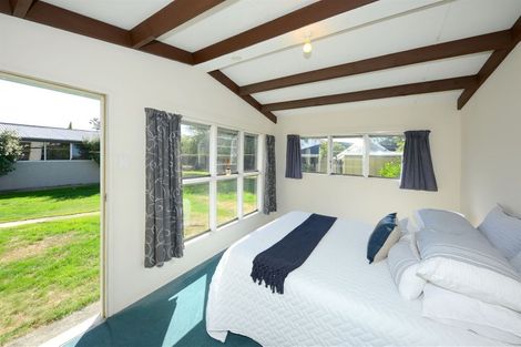 Photo of property in 39 Middlepark Road, Sockburn, Christchurch, 8042