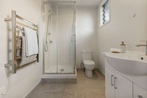 Photo of property in 1/19a Forrest Hill Road, Milford, Auckland, 0620