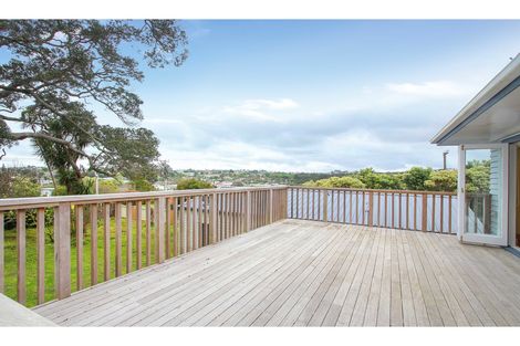 Photo of property in 24 Howard Road, Northcote, Auckland, 0627
