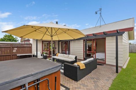 Photo of property in 51a Collins Road, Melville, Hamilton, 3206