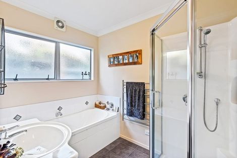 Photo of property in 30 Pharazyn Avenue, Waikanae Beach, Waikanae, 5036