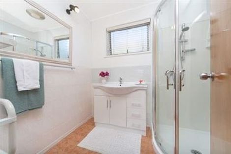 Photo of property in 1/17 Powrie Street, Glenfield, Auckland, 0629