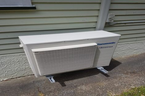 Photo of property in 2/16 Redwood Avenue, Tawa, Wellington, 5028