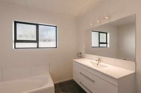 Photo of property in 2 Cypress Way, Levin, 5510