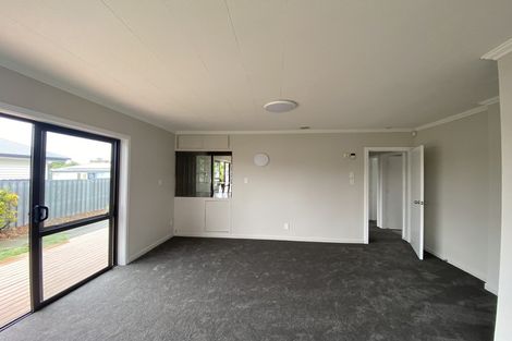 Photo of property in 21 Griffiths Avenue, Linwood, Christchurch, 8062