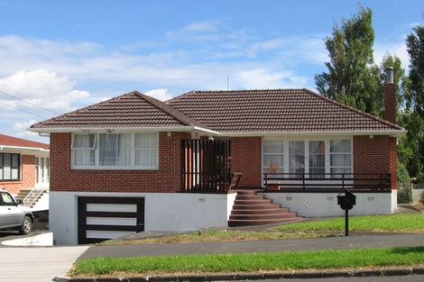 Photo of property in 21 Lynbrooke Avenue, Blockhouse Bay, Auckland, 0600