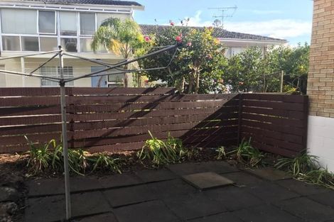 Photo of property in 2/45 East Coast Road, Milford, Auckland, 0620