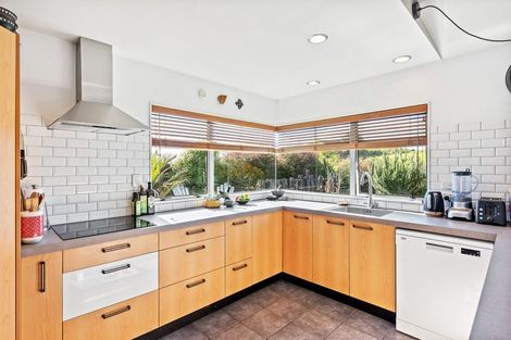 Photo of property in 30 Pharazyn Avenue, Waikanae Beach, Waikanae, 5036