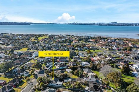 Photo of property in 40 Hereford Street, Te Atatu Peninsula, Auckland, 0610