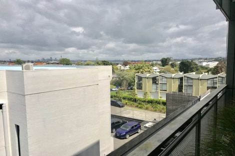 Photo of property in 2/16 Huron Street, Takapuna, Auckland, 0622