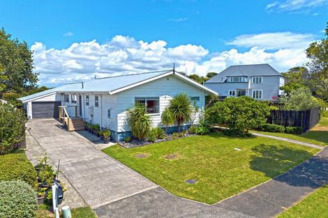 Photo of property in 17 Curacao Place, Half Moon Bay, Auckland, 2012