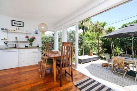 Photo of property in 182 Hutchinson Avenue, New Lynn, Auckland, 0600
