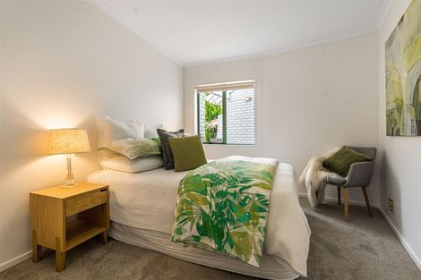 Photo of property in 10 Sandpiper Grove, Unsworth Heights, Auckland, 0632