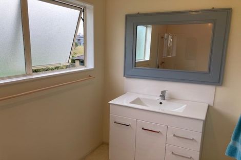 Photo of property in 2/25 Bonita Avenue, Stanmore Bay, Whangaparaoa, 0932