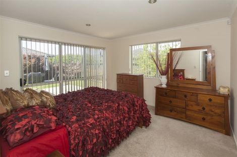 Photo of property in 106c Simpson Road, Henderson Valley, Auckland, 0614