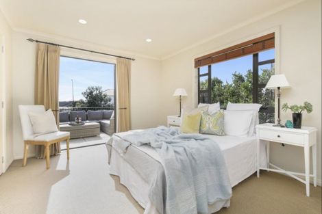 Photo of property in 33 Point View Drive, East Tamaki Heights, Auckland, 2016