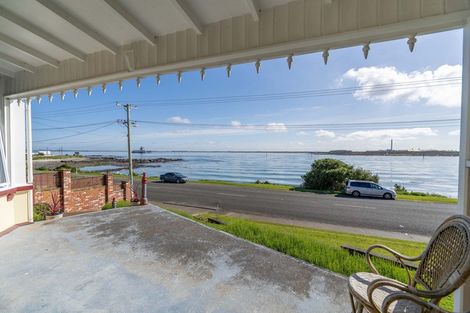 Photo of property in 160 Marine Parade, Bluff, 9814