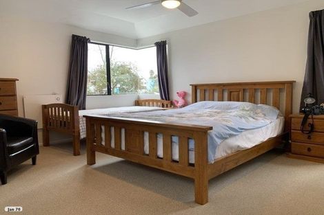 Photo of property in 2/8 Sunnynook Road, Sunnynook, Auckland, 0620