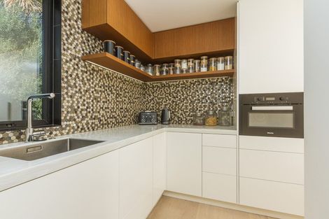 Photo of property in 31 Chelverton Terrace, Red Beach, 0932