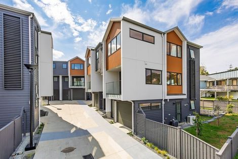 Photo of property in 10/6 Woodhouse Place, West Harbour, Auckland, 0618