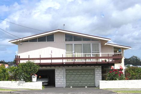 Photo of property in 36 Sunset Road, Unsworth Heights, Auckland, 0632