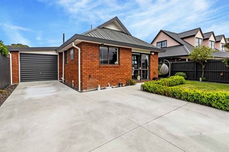 Photo of property in 2/41 Beauford Place, Parklands, Christchurch, 8083