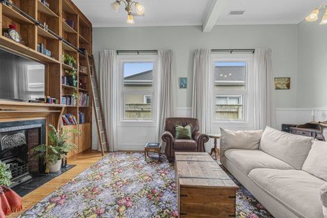 Photo of property in 18 Morley Street, New Plymouth, 4310