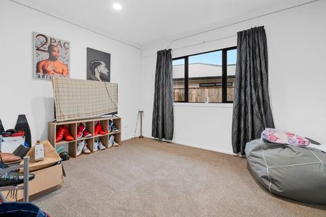 Photo of property in 1 Molesworth Street, Carterton, 5713