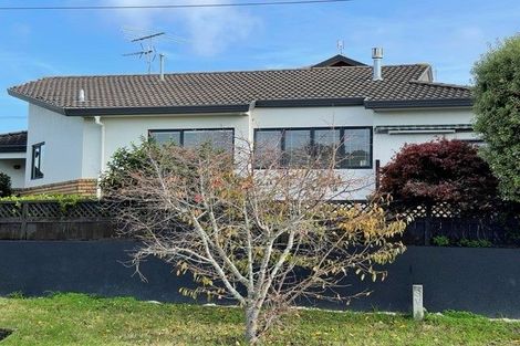 Photo of property in 2/32 Bevyn Street, Castor Bay, Auckland, 0620