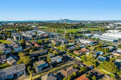 Photo of property in 2/7 Evelyn Place, Hillcrest, Auckland, 0627