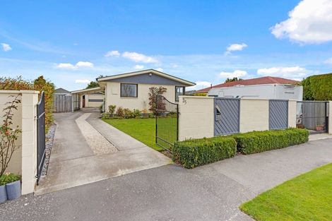 Photo of property in 25 Charnwood Crescent, Bishopdale, Christchurch, 8051