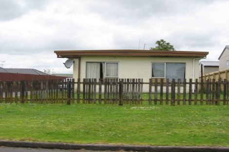 Photo of property in 2/69 Birdwood Road, Swanson, Auckland, 0612