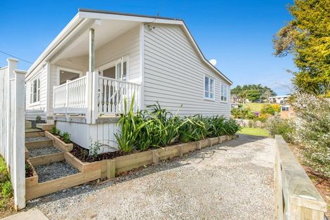 Photo of property in 16 St James Avenue, Helensville, 0800
